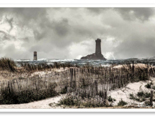 Phare de la Vieille sous la tempête dans la baie des trépassés, Vent Nord-Ouest force 6